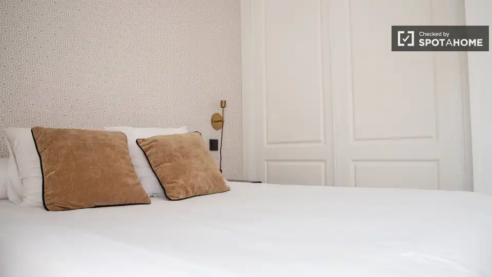 Bedroom of Flat for rent in Madrid  with Air Conditioner, Heating and Furnished