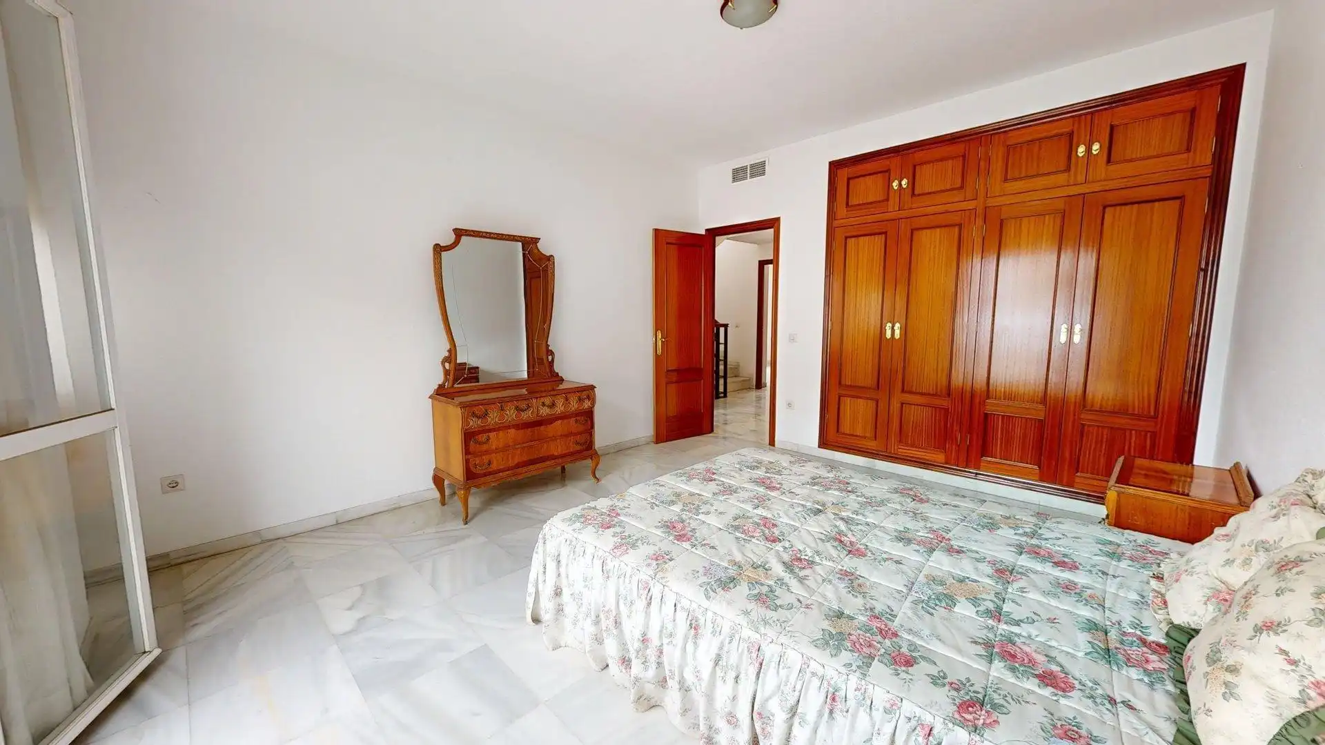 Dormitori de Casa adosada en venda en Córdoba amb Aire condicionat, Calefacció i Terrassa