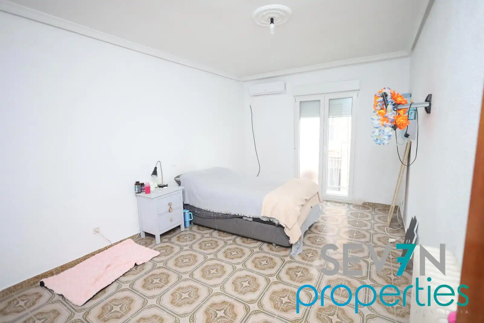 Habitación de Casa adosada en venta en Camarena con Aire acondicionado, Calefacción y Jardín privado