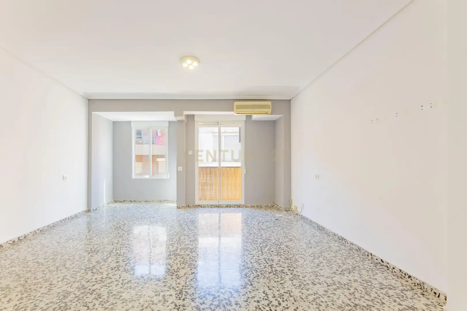 Vista exterior de Piso en venta en Torrent