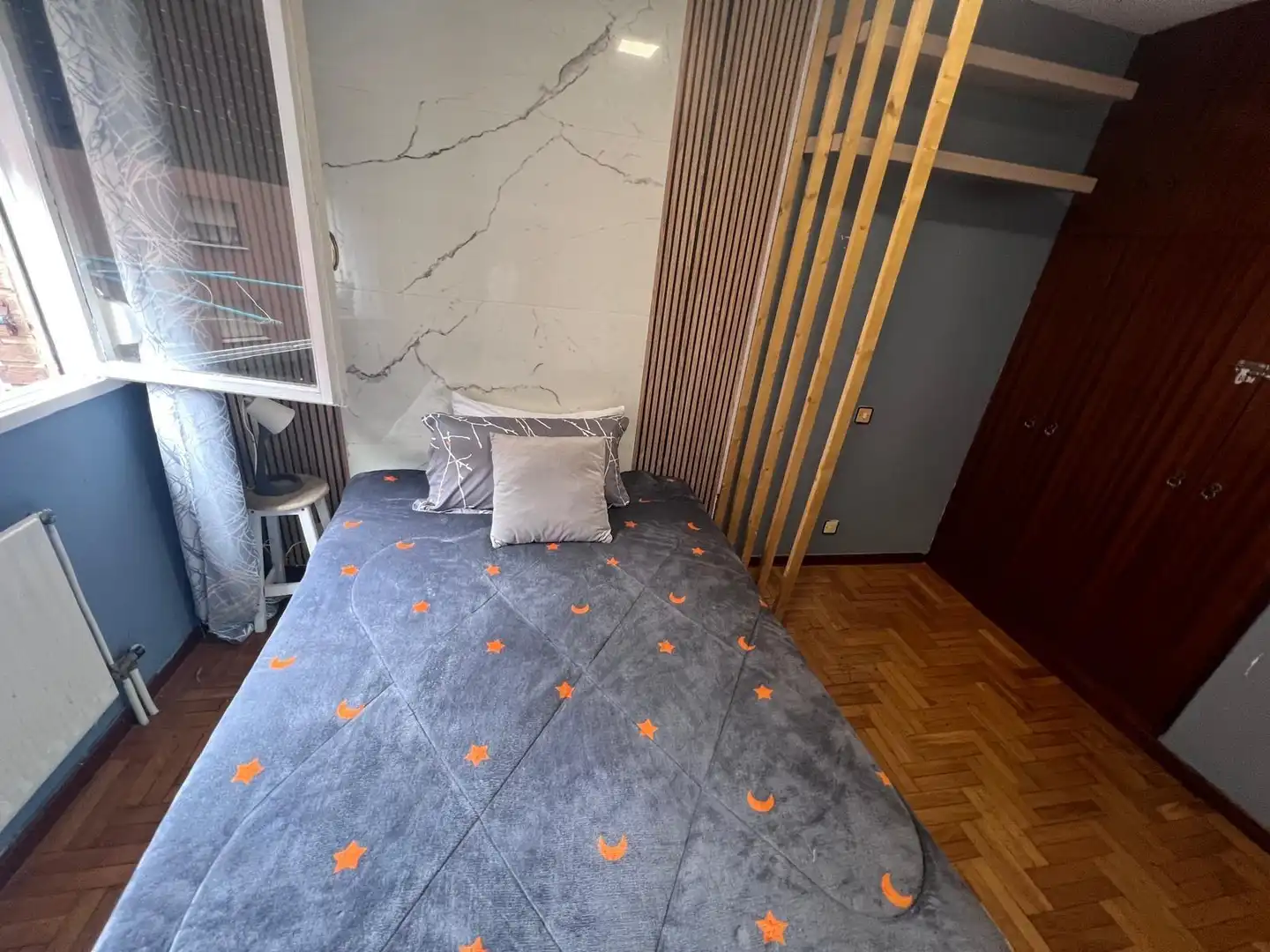 Habitación de Piso de alquiler en Oviedo  con Calefacción y Amueblado