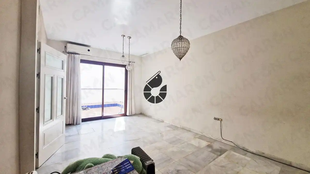 Sala d'estar de Casa adosada en venda en Coria del Río amb Terrassa i Traster