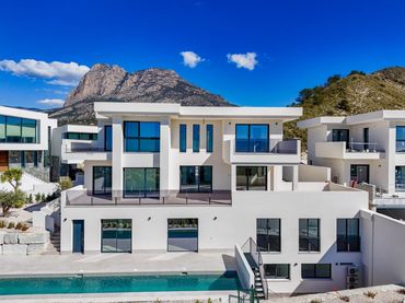 Villa in vendita a Golf Bahía
