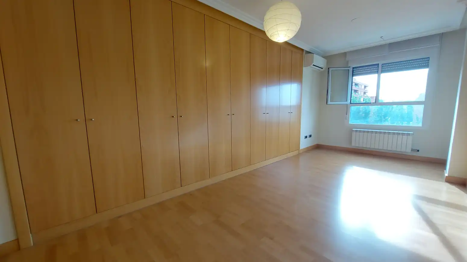 Habitación de Piso en venta en  Logroño con Aire acondicionado, Calefacción y Trastero