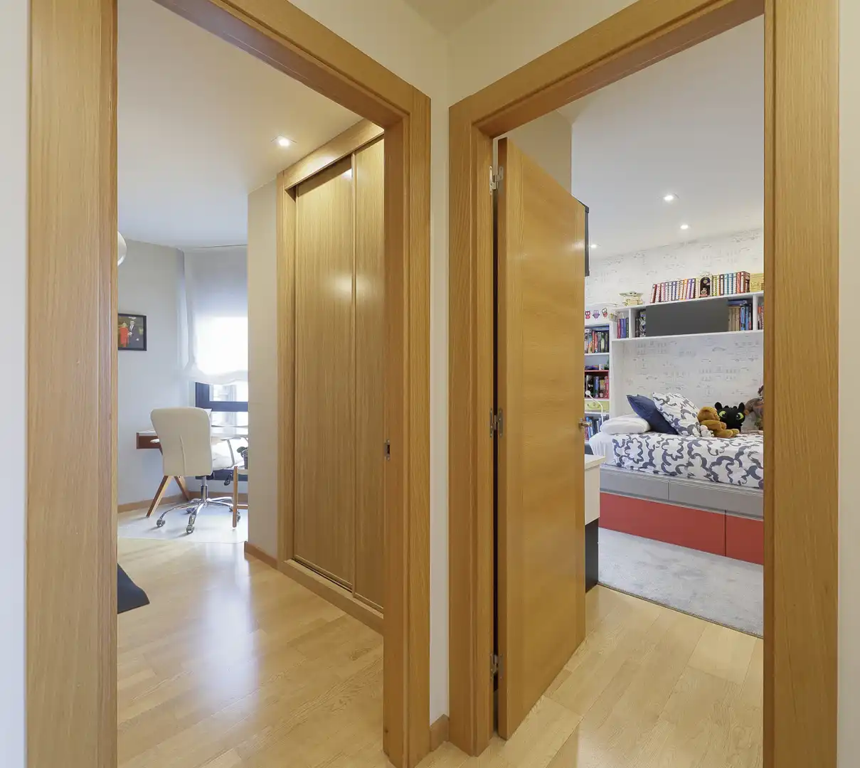 Habitación de Ático en venta en Oviedo  con Calefacción, Terraza y Trastero