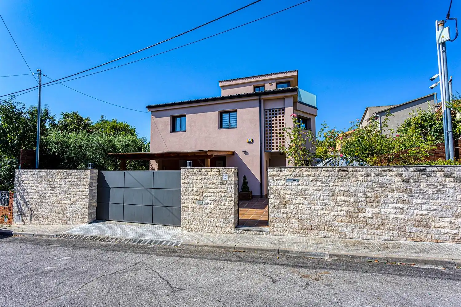 Vista exterior de Casa o xalet en venda en La Torre de Claramunt amb Jardí privat, Terrassa i Traster