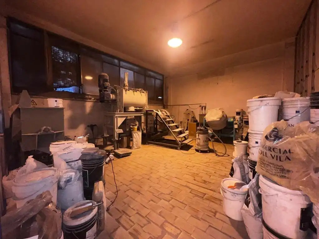 Nau industrial en venda en Sant Adrià de Besòs