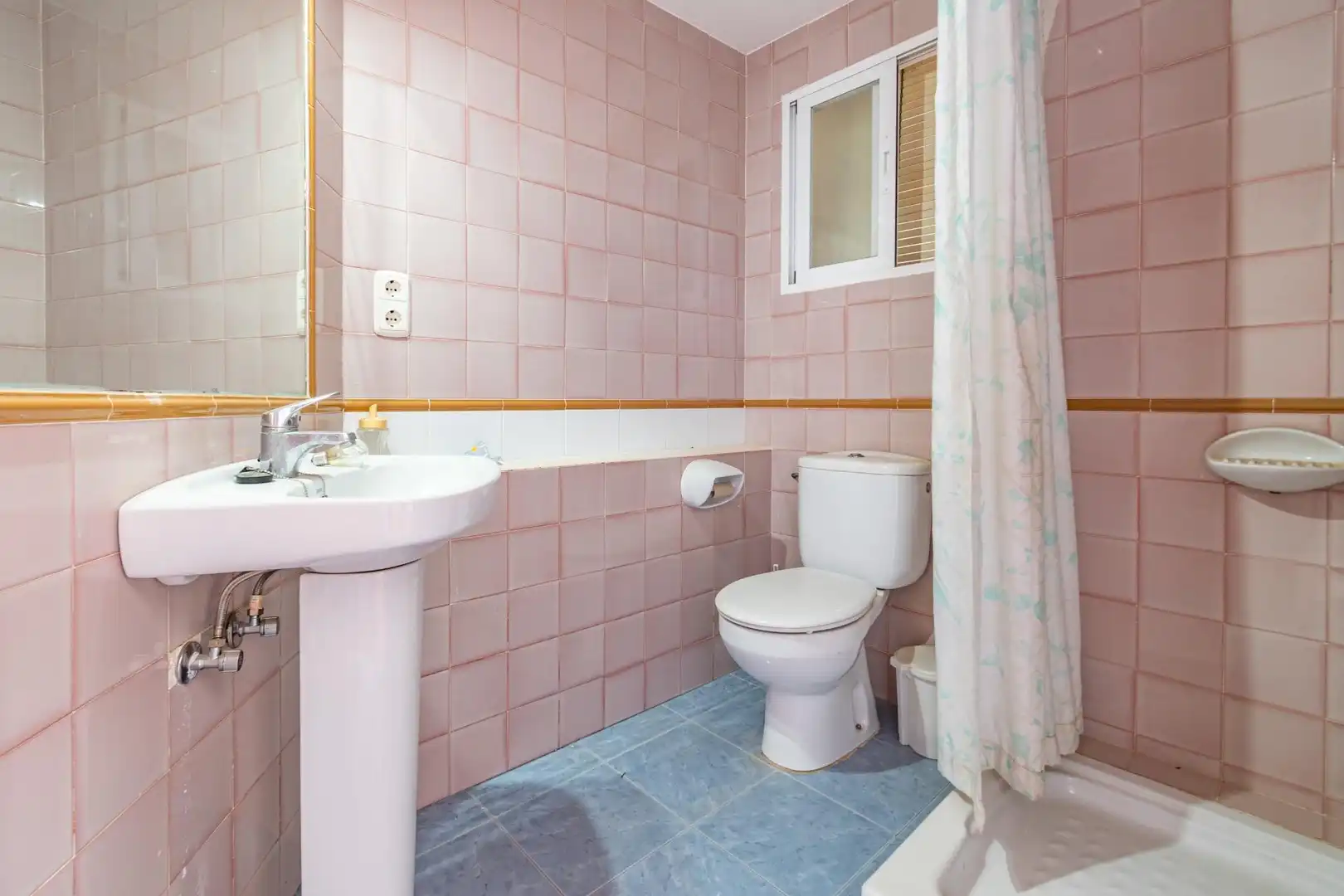 Bathroom of Houses for sale in Granada  with Private garden and Terrace