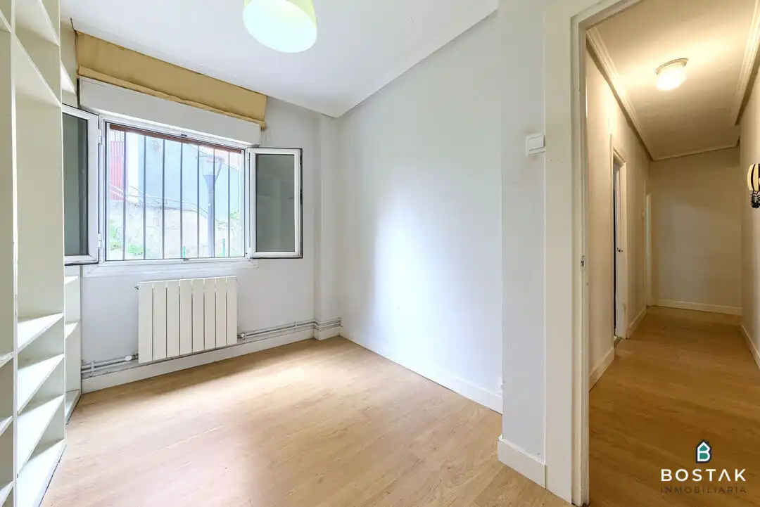 Bedroom of Flat for sale in Bilbao   with Heating