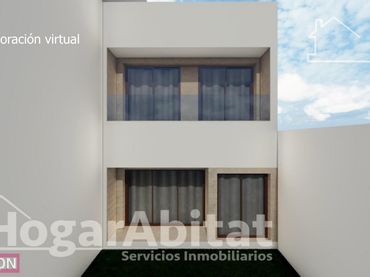 Casa amb balcó en venda a Calle PAU CASALS