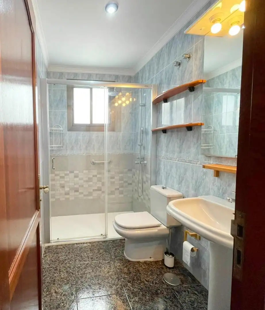 Badezimmer von Wohnung zur Miete in Las Palmas de Gran Canaria mit Privatgarten