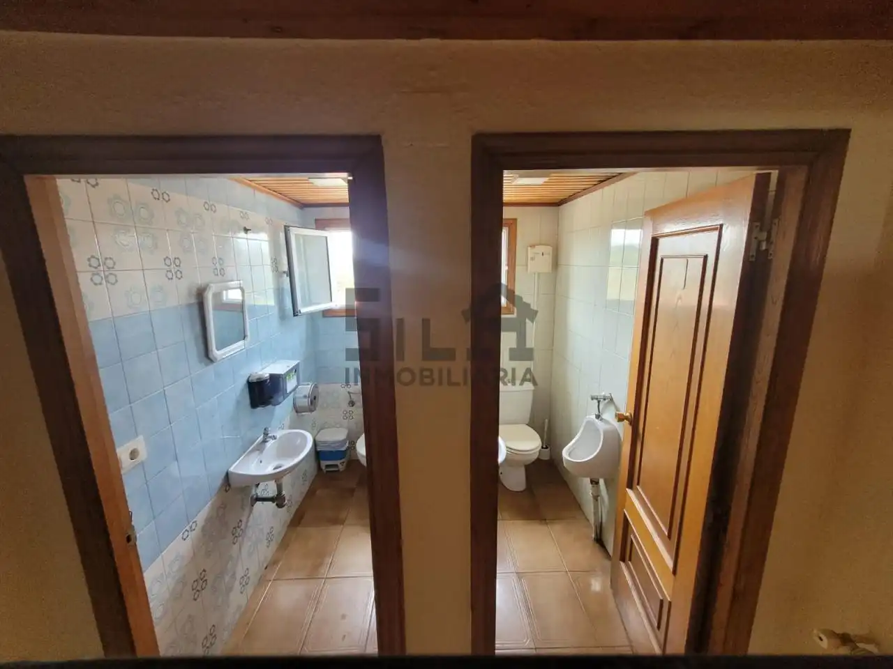 Baño de Local de alquiler en Coles con Aire acondicionado, Terraza y Amueblado