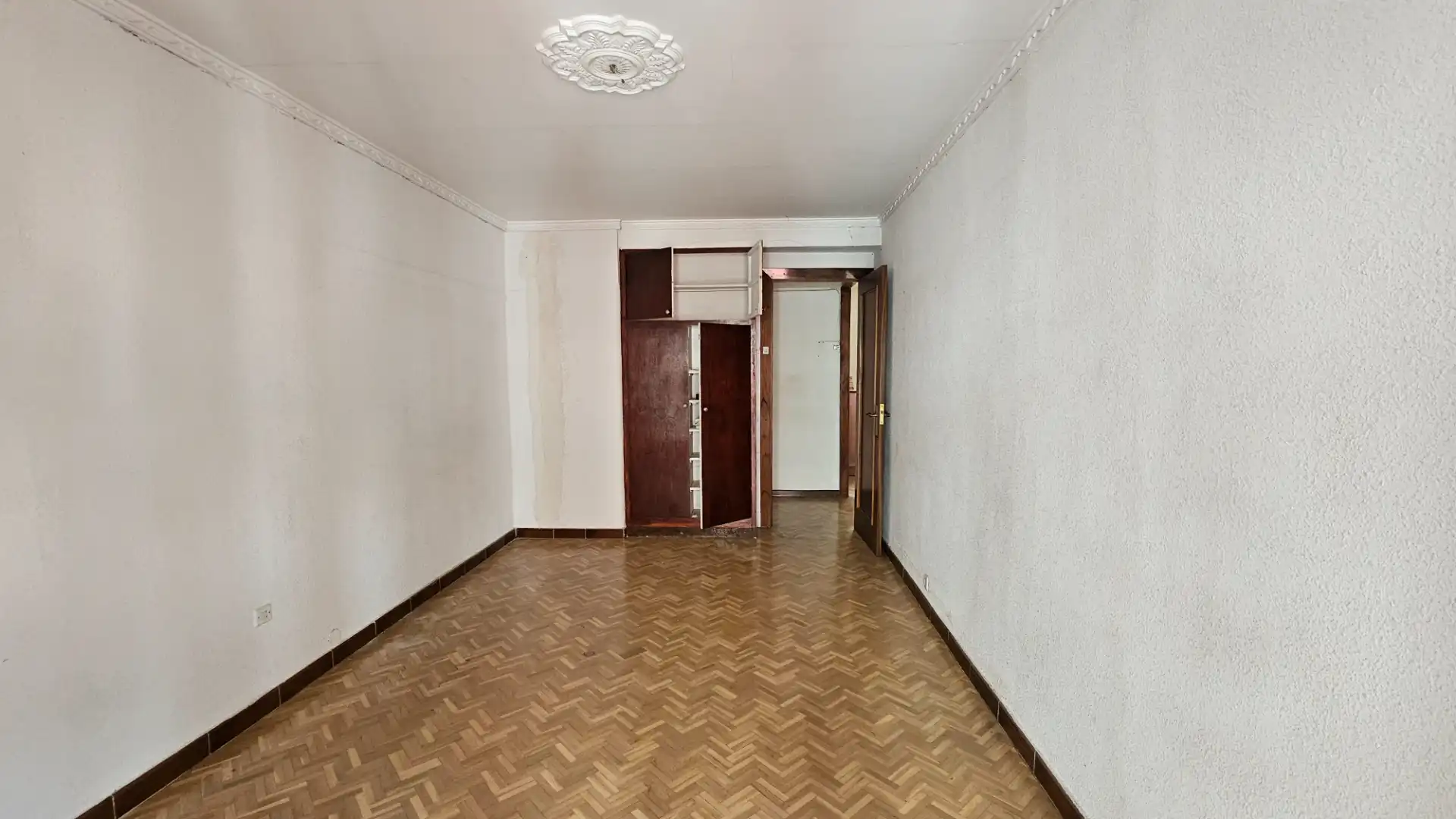 Bedroom of Flat for sale in Zaragoza