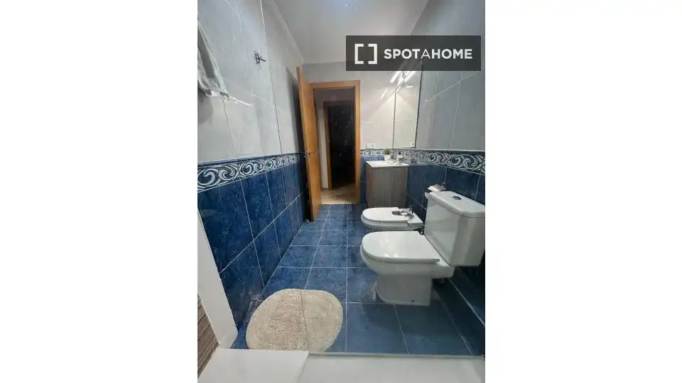 Badezimmer von Wohnung zur untervermieten in Valencia mit Klimaanlage, Heizung und Möbliert