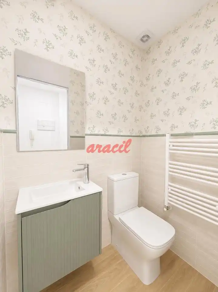 Badezimmer von Wohnung zum Verkauf in Ourense Capital  mit Heizung, Abstellraum und Balkon