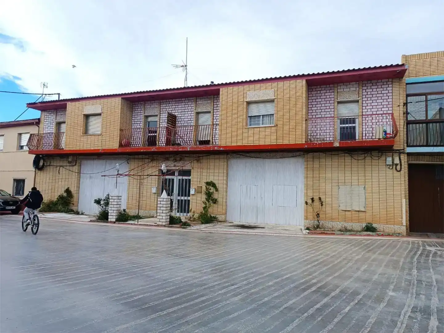 Vista exterior de Pis en venda en Lécera amb Jardí privat, Traster i Piscina
