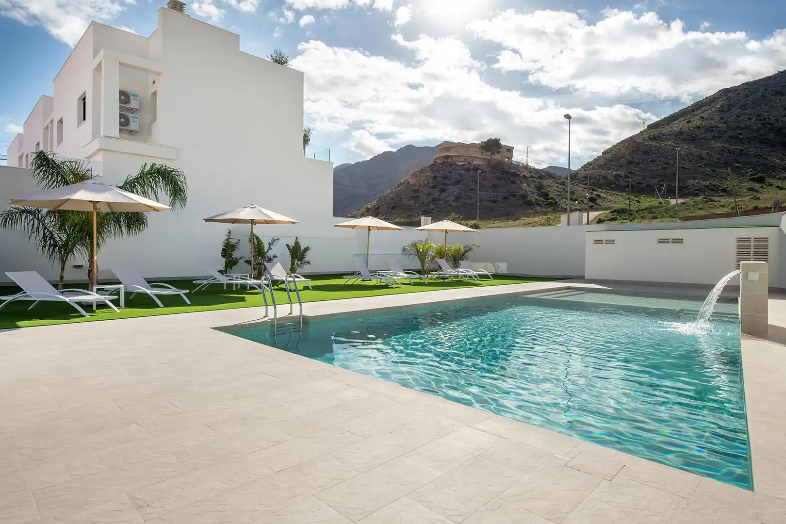 Chalet con piscina en venta en Cox