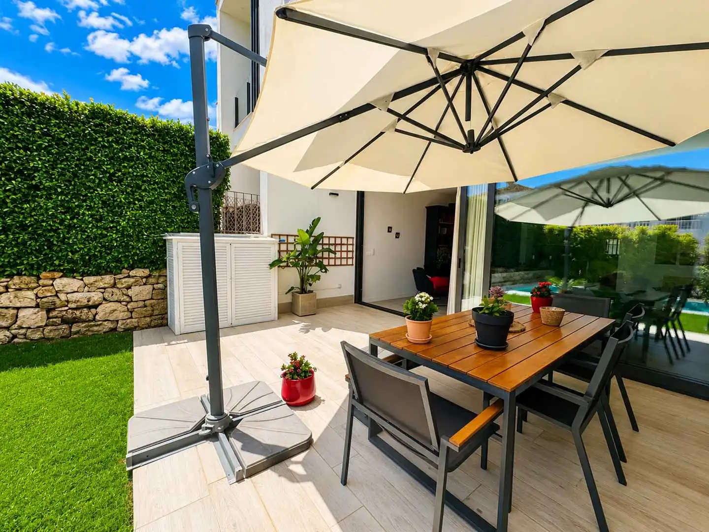 Terrassa de Casa adosada en venda en Sotogrande amb Aire condicionat, Calefacció i Jardí privat