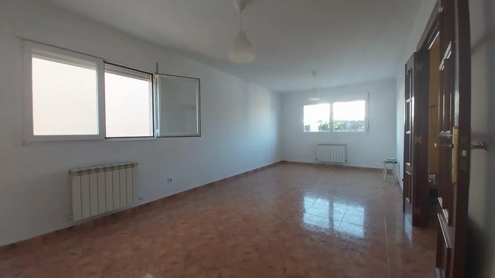 Sala d'estar de Casa adosada en venda en Tudela de Duero amb Calefacció i Terrassa