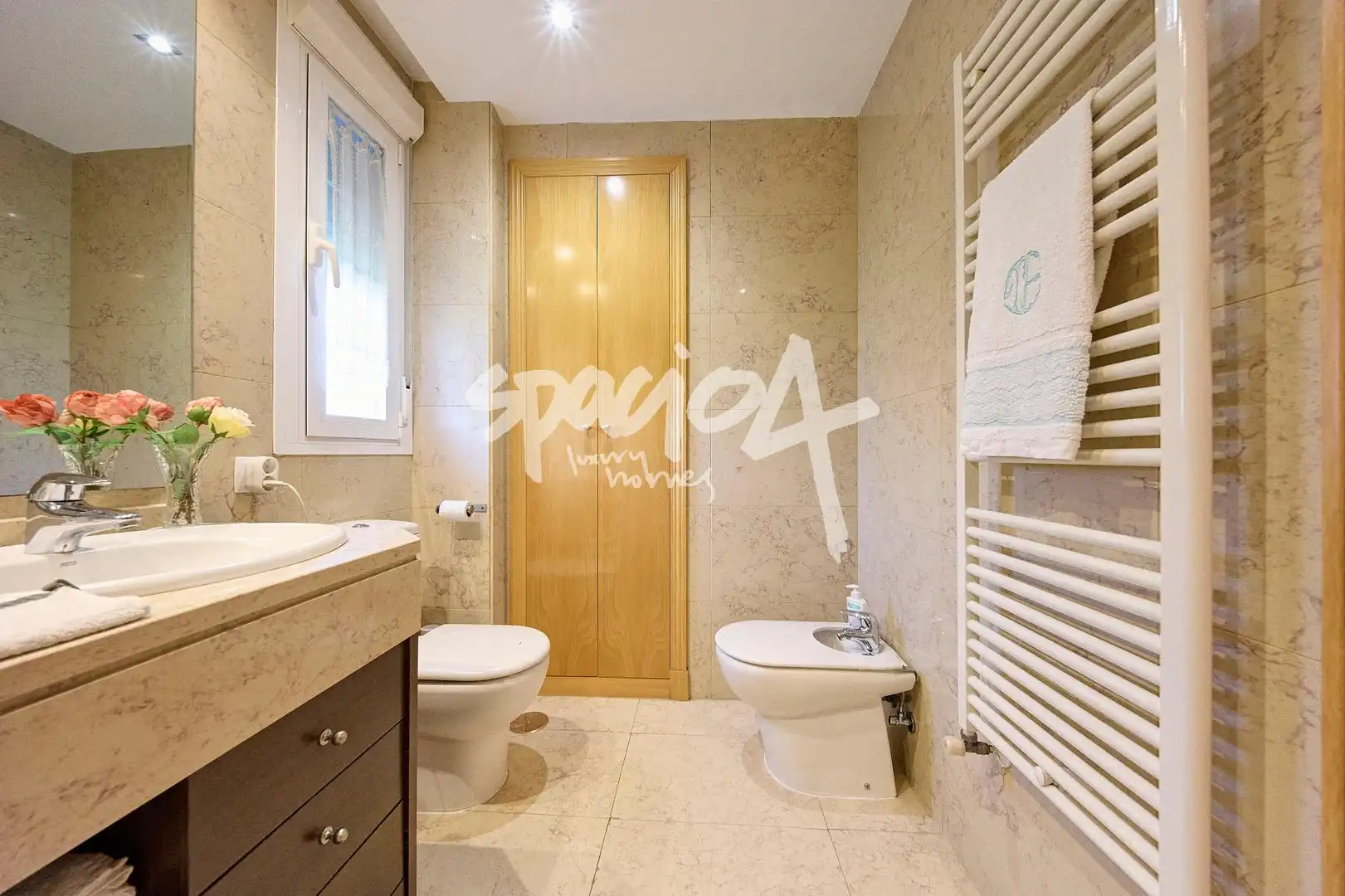 Badezimmer von Dachboden zum Verkauf in Majadahonda mit Heizung, Terrasse und Abstellraum