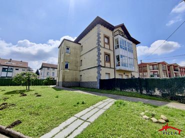 Piso con piscina en venta en Ampuero