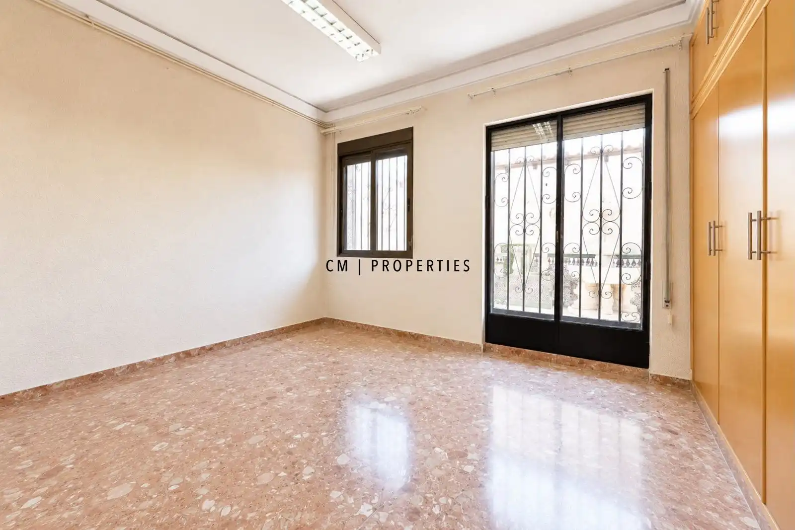 Büro zur Miete in Valencia mit Klimaanlage, Heizung und Terrasse