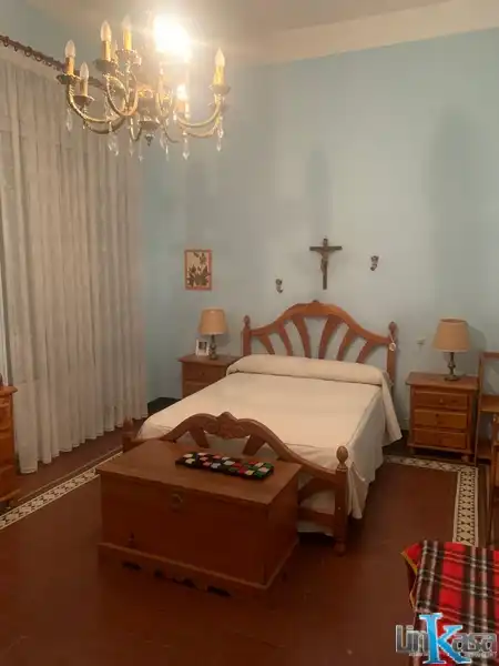 Dormitori de Casa o xalet en venda en Linares amb Terrassa i Balcó