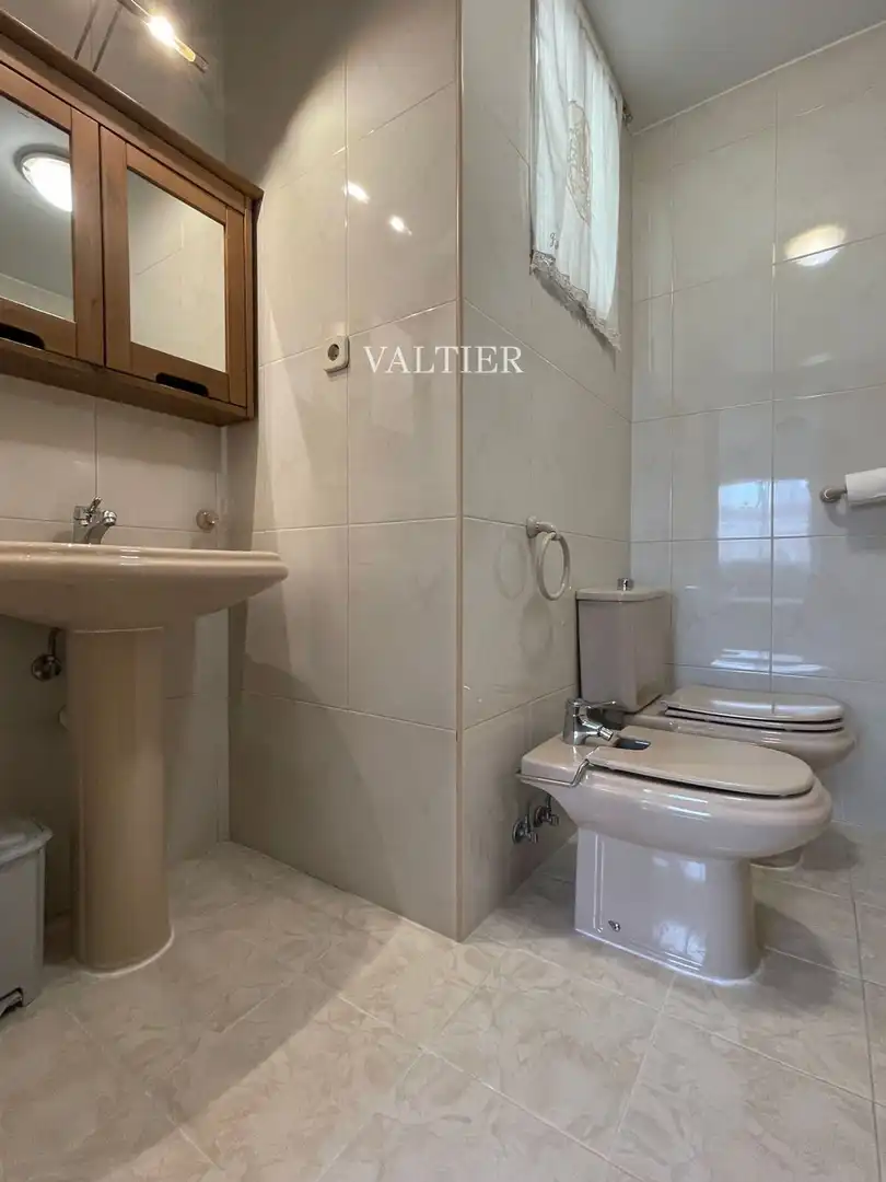Bathroom of Attic for rent in Madrid  with Air Conditioner, Terrace and Furnished