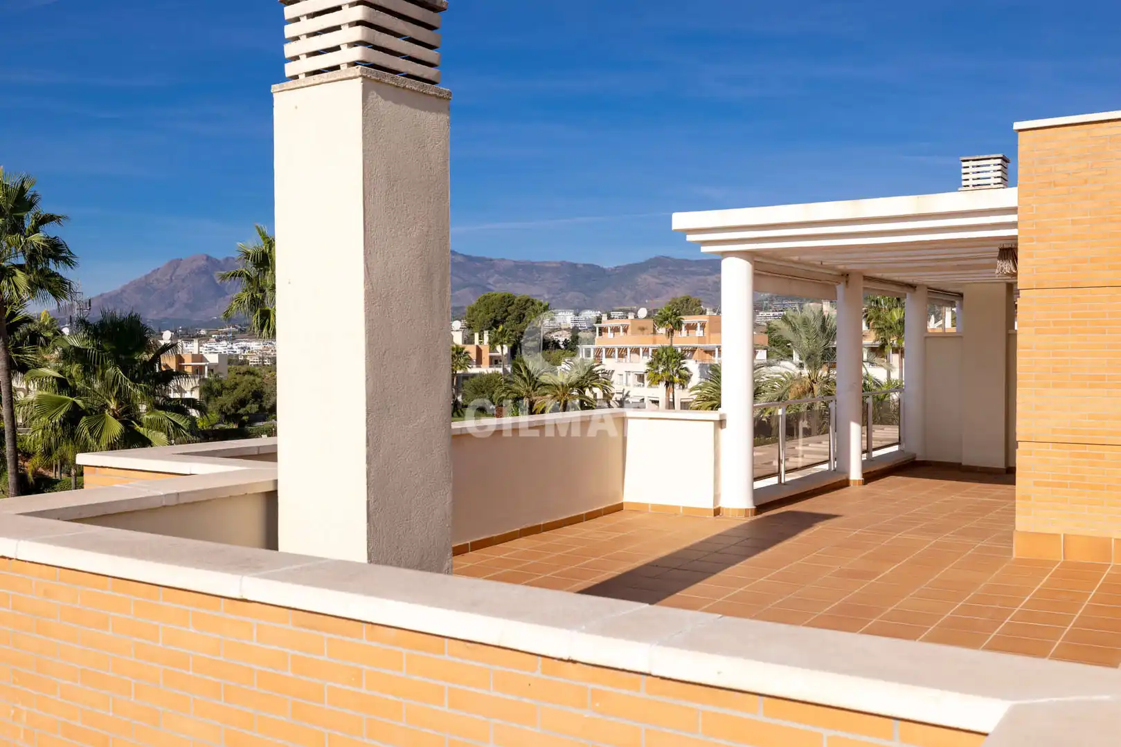 Terraza de Dúplex en venta en Estepona con Calefacción, Jardín privado y Piscina
