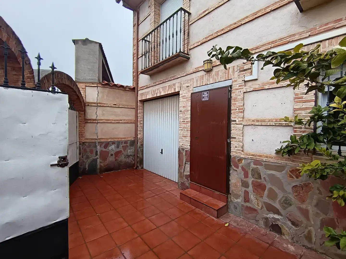 Einfamilien-Reihenhaus zum Verkauf in Alcolea de Calatrava mit Klimaanlage, Heizung und Terrasse