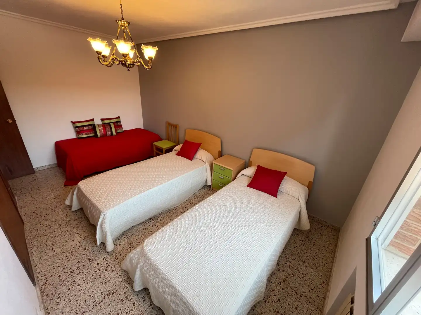 Dormitori de Casa o xalet en venda en Galilea amb Calefacció, Terrassa i Traster