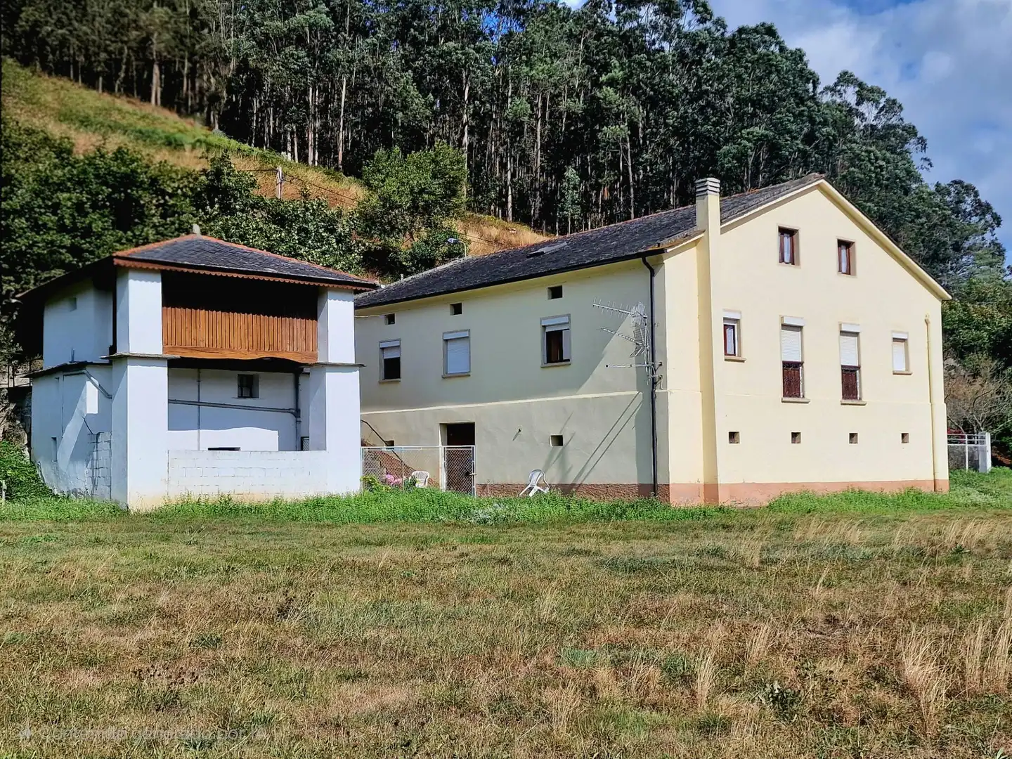 Vista exterior de Casa o xalet en venda en San Tirso de Abres amb Calefacció, Jardí privat i Traster