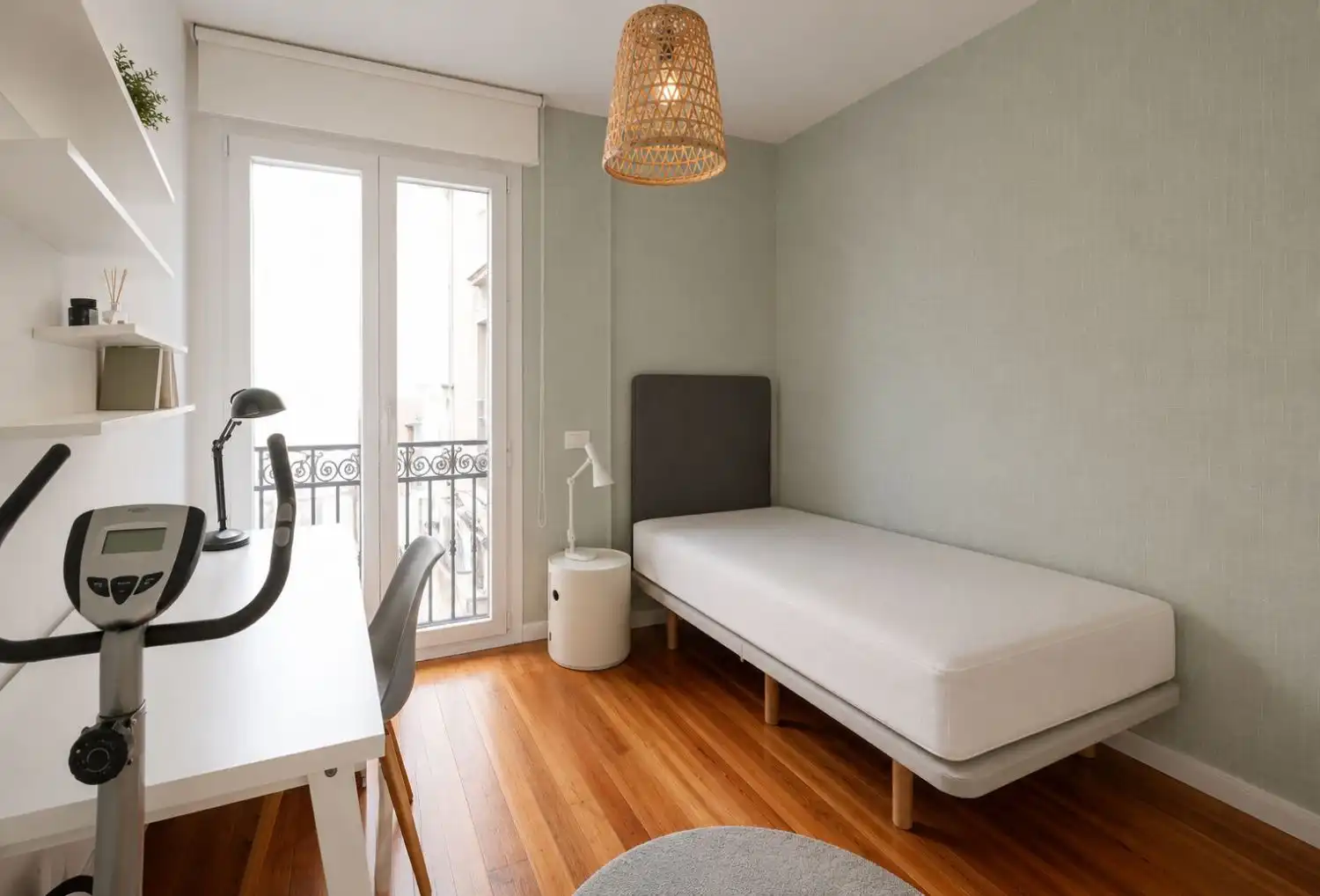 Habitación de Piso de alquiler en Vitoria - Gasteiz con Calefacción, Parquet y Amueblado