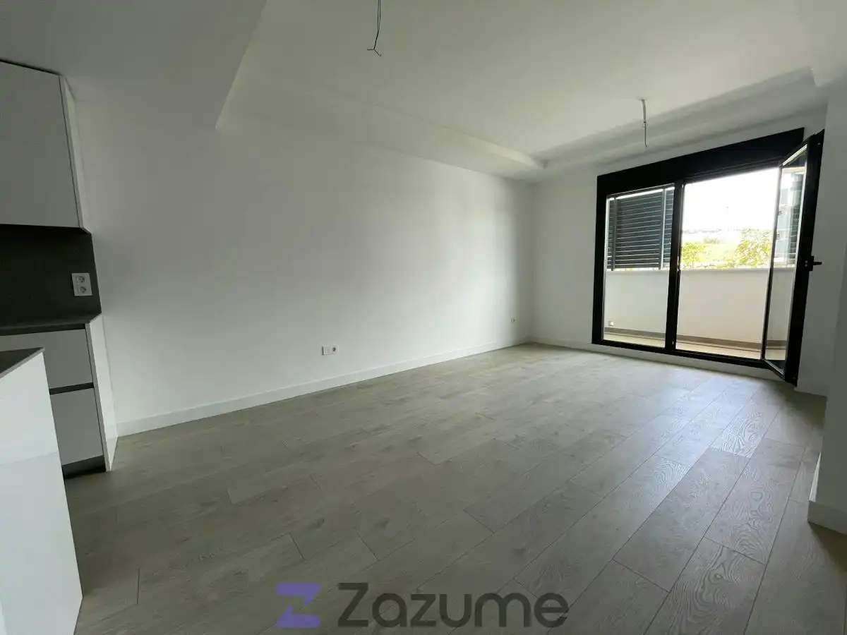 Piso con jardín en alquiler en Av. Rocio Jurado, imagen 2