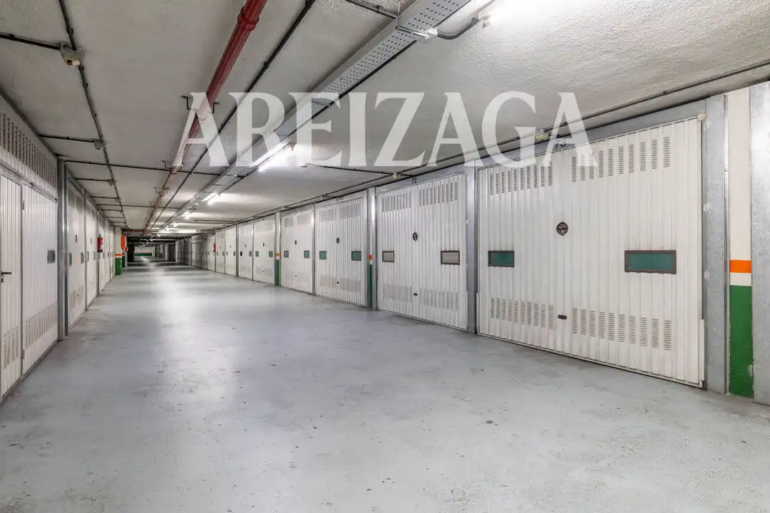 Aparcament de Pis en venda en Donostia - San Sebastián  amb Aire condicionat, Calefacció i Terrassa