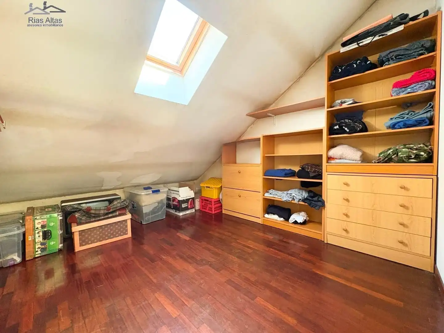 Casa o chalet en venta en Oleiros con Calefacción, Jardín privado y Trastero