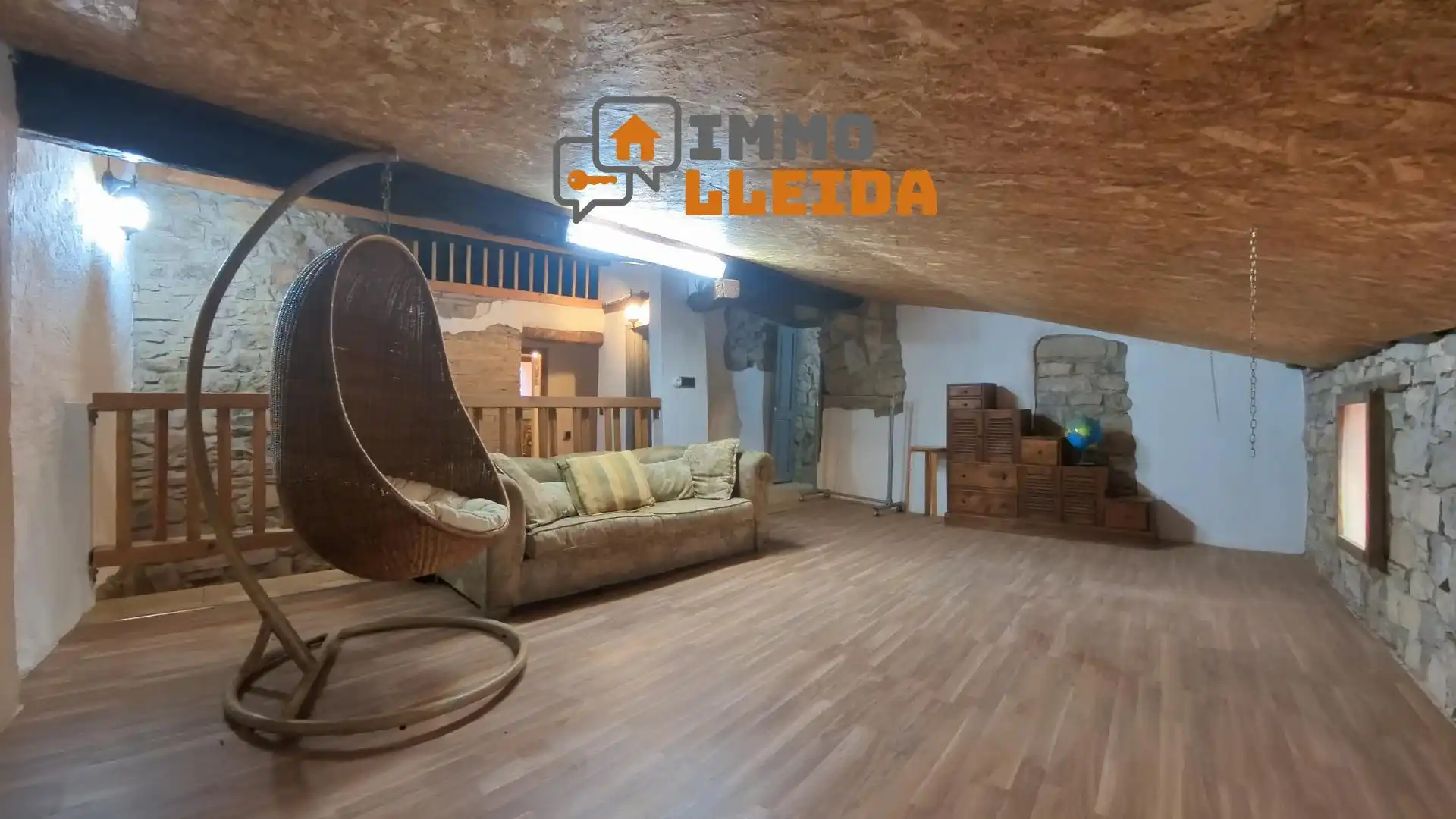 Casa adosada en venda en Montoliu de Segarra amb Moblat