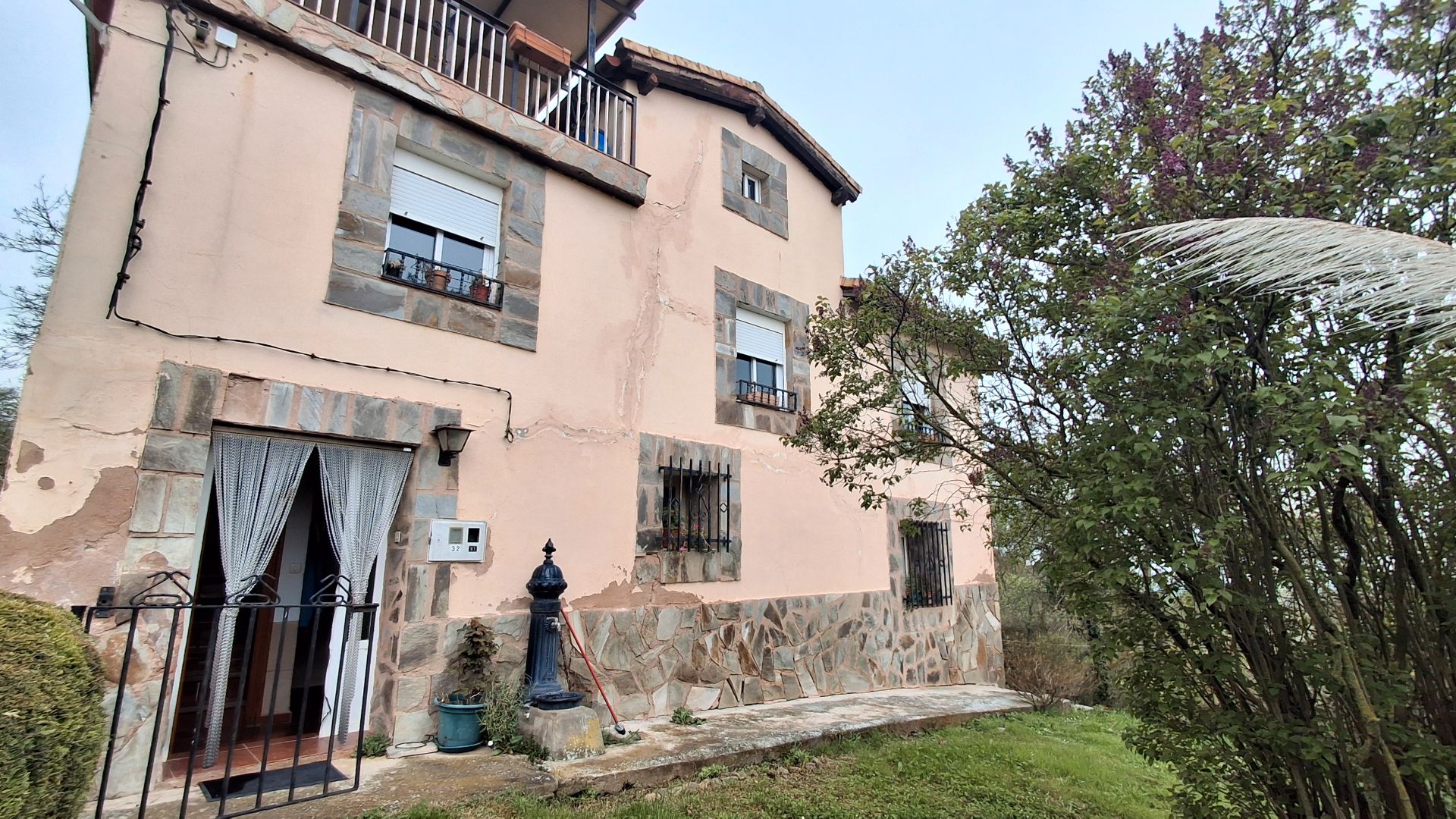 Vista exterior de Casa o xalet en venda en Villarejo amb Jardí privat, Terrassa i Traster