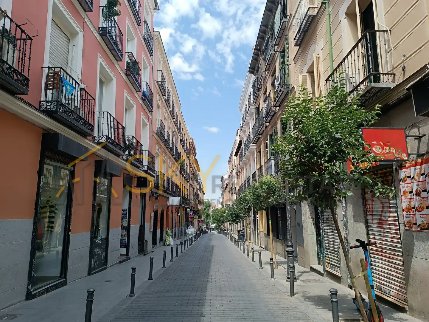 Vista exterior de Local en venta en Madrid