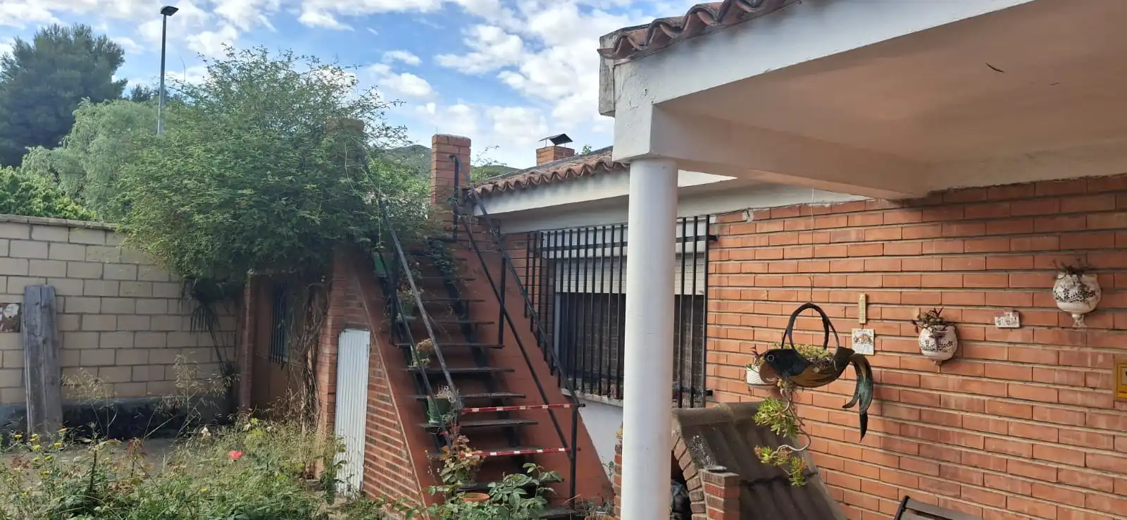 Vista exterior de Casa o xalet en venda en Cadrete amb Calefacció, Jardí privat i Terrassa