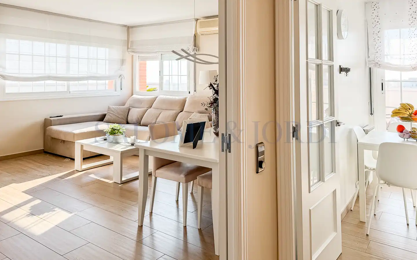 Wohnzimmer von Dachboden zum Verkauf in Mataró mit Klimaanlage, Heizung und Parkett
