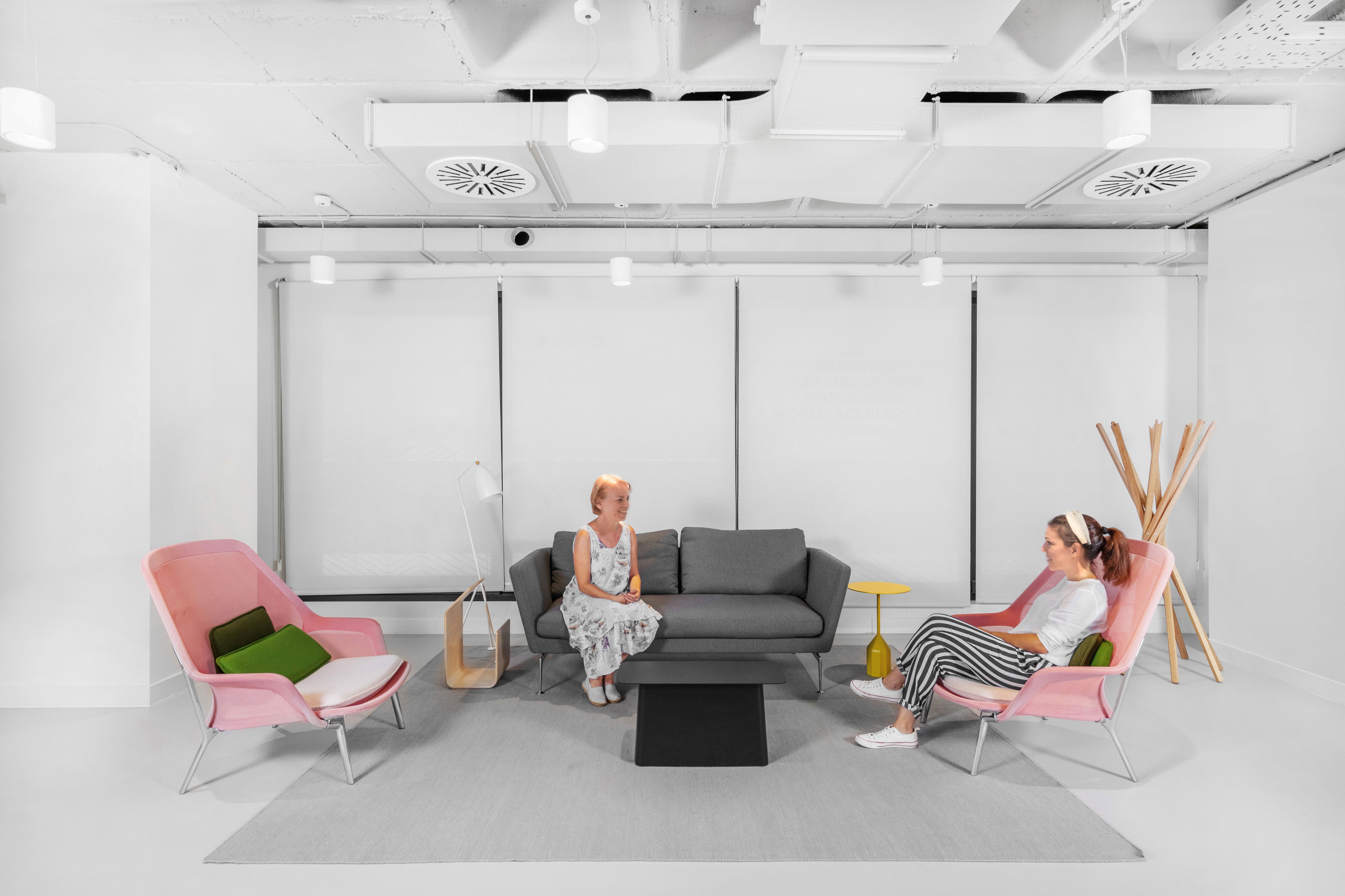Sala d'estar de Oficina de lloguer en  Sevilla Capital amb Aire condicionat, Calefacció i Moblat