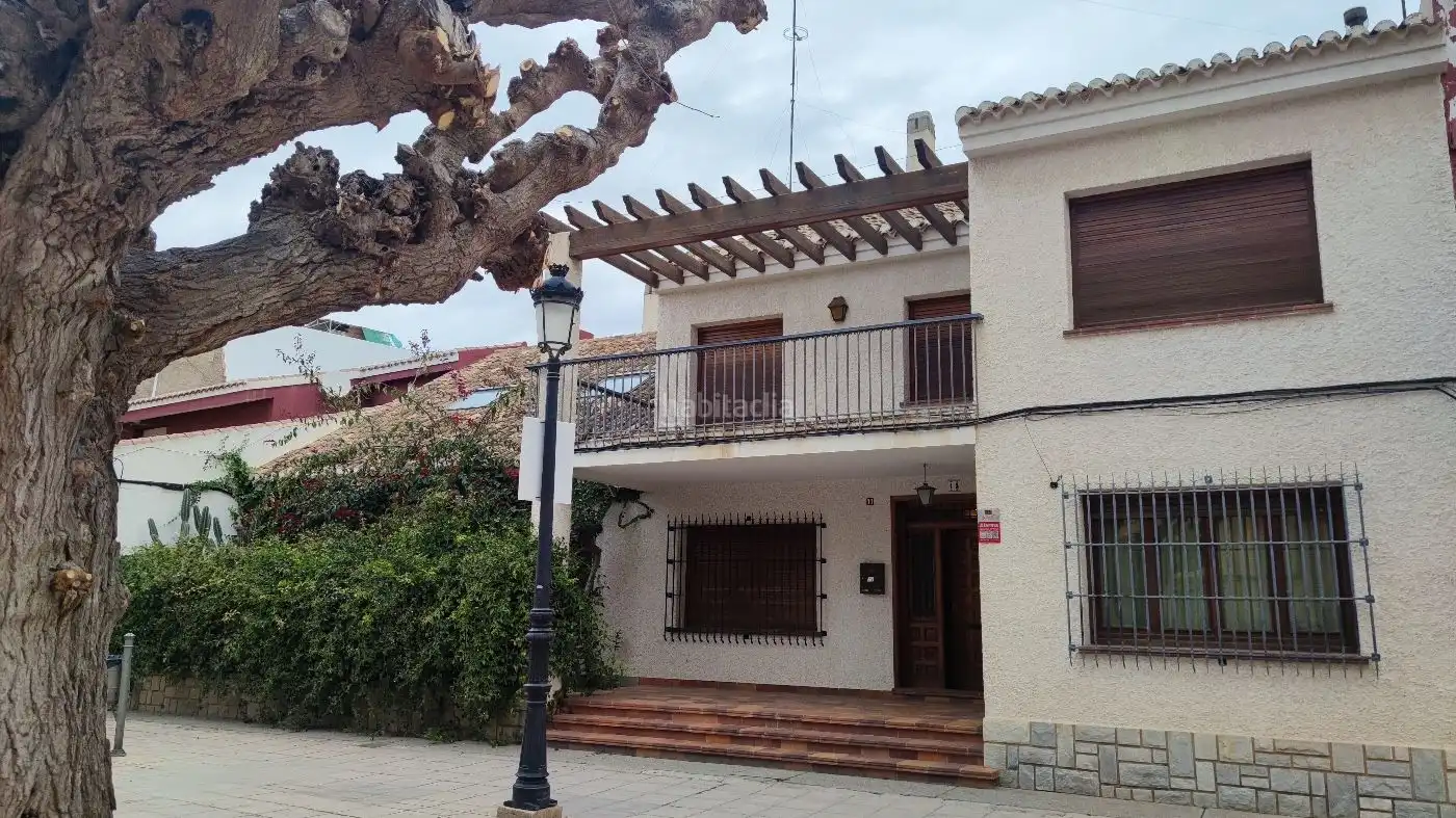 Xalet en venda a Calle maestra Ginesa Méndez España 15