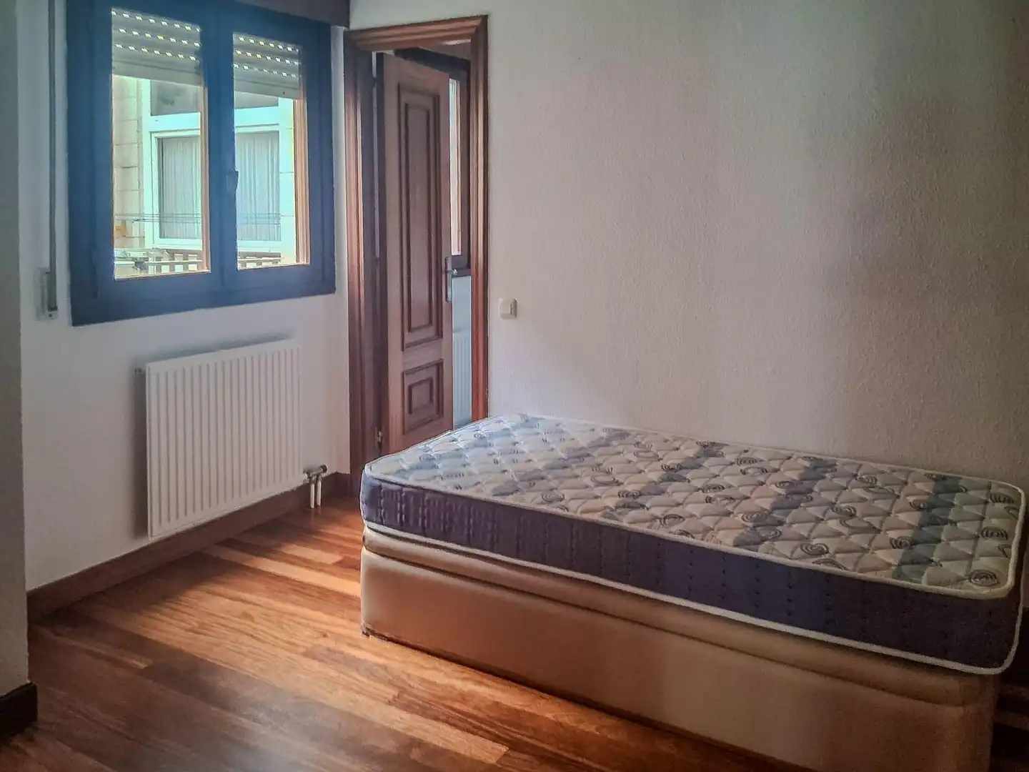 Schlafzimmer von Wohnung zur Miete in Santander mit Heizung, Parkett und Möbliert