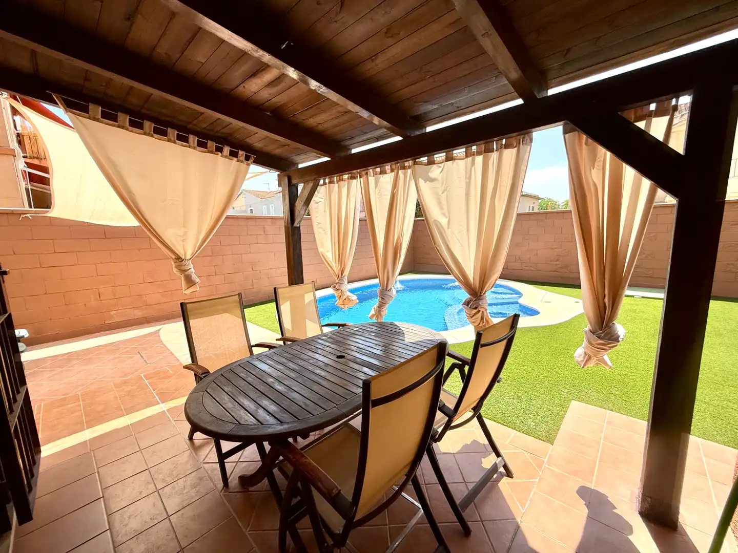 Terrassa de Casa adosada en venda en Espartinas amb Jardí privat, Terrassa i Piscina