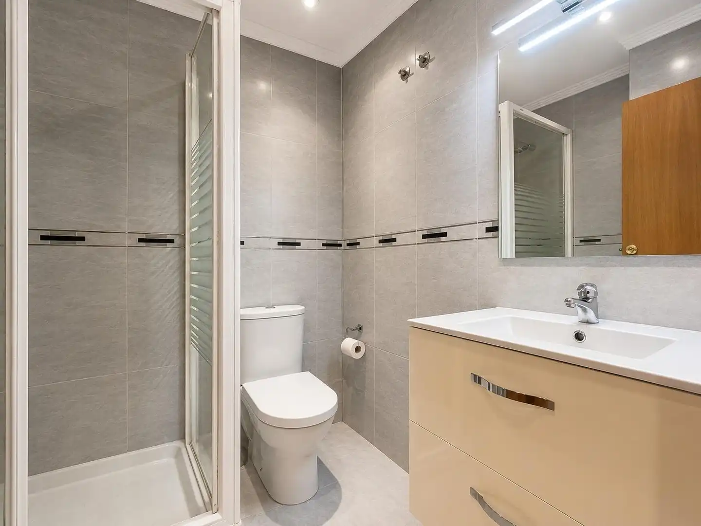 Baño de Piso en venta en  Palma de Mallorca con Aire acondicionado, Terraza y Amueblado