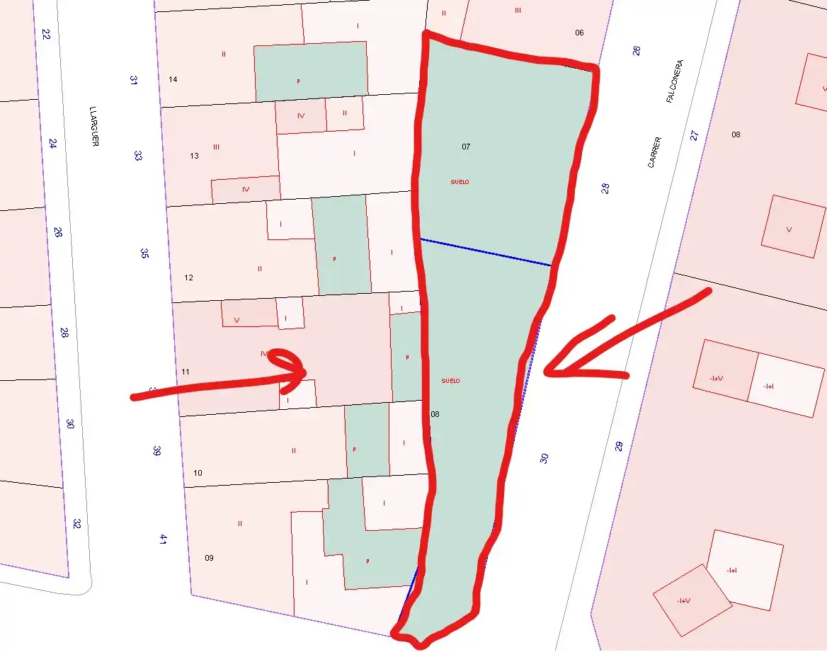 Terreno residencial en venta en Carrer Falconera 28