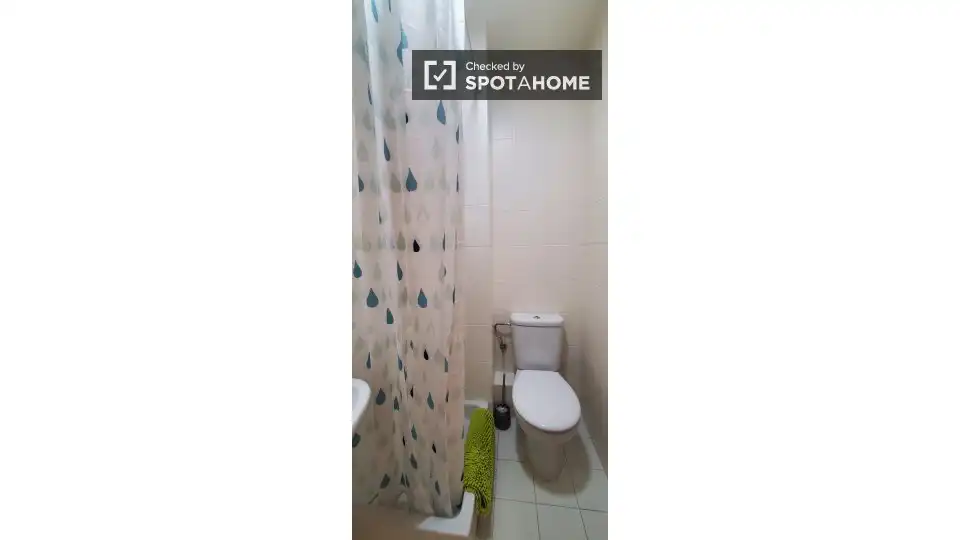 Bathroom of Flat for rent in Barcelona  with Air Conditioner, Heating and Furnished