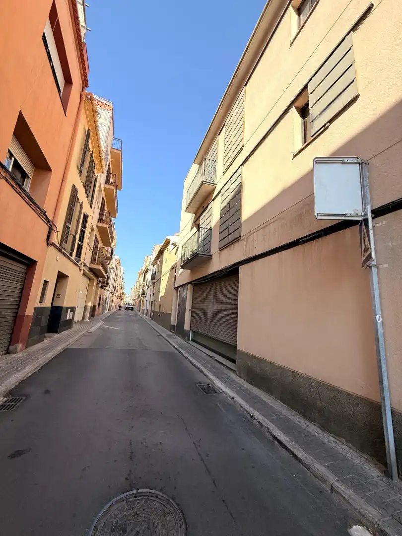 Vista exterior de Local en venda en Vilanova i la Geltrú amb Aire condicionat i Alarma