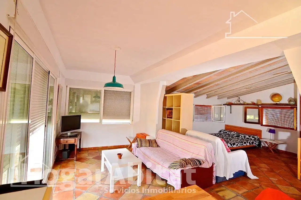 Dormitori de Casa o xalet en venda en Oliva amb Aire condicionat, Jardí privat i Terrassa